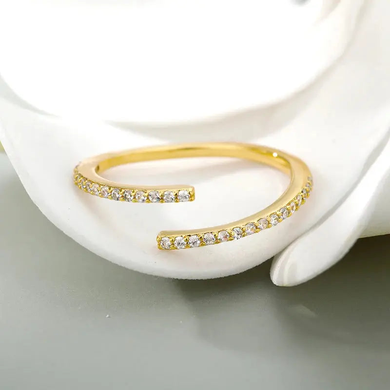 Simple Zircon Ring - Black & Elva