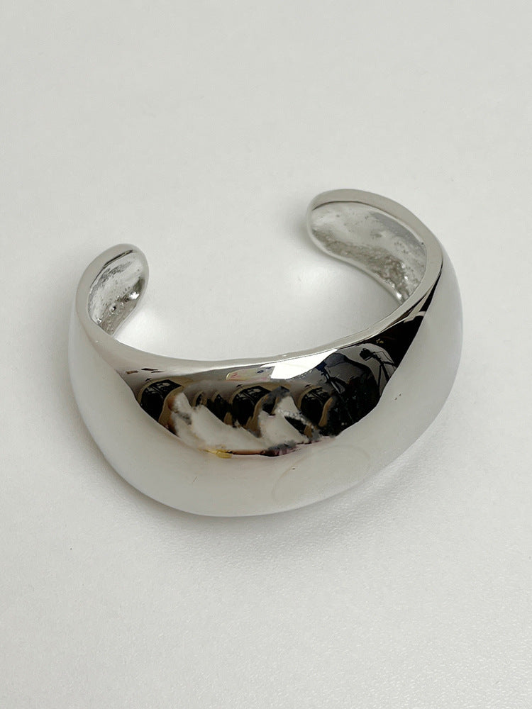 Niche Wide Metal Curved Glossy Bracelet Light Luxury High Sense - Black & Elva