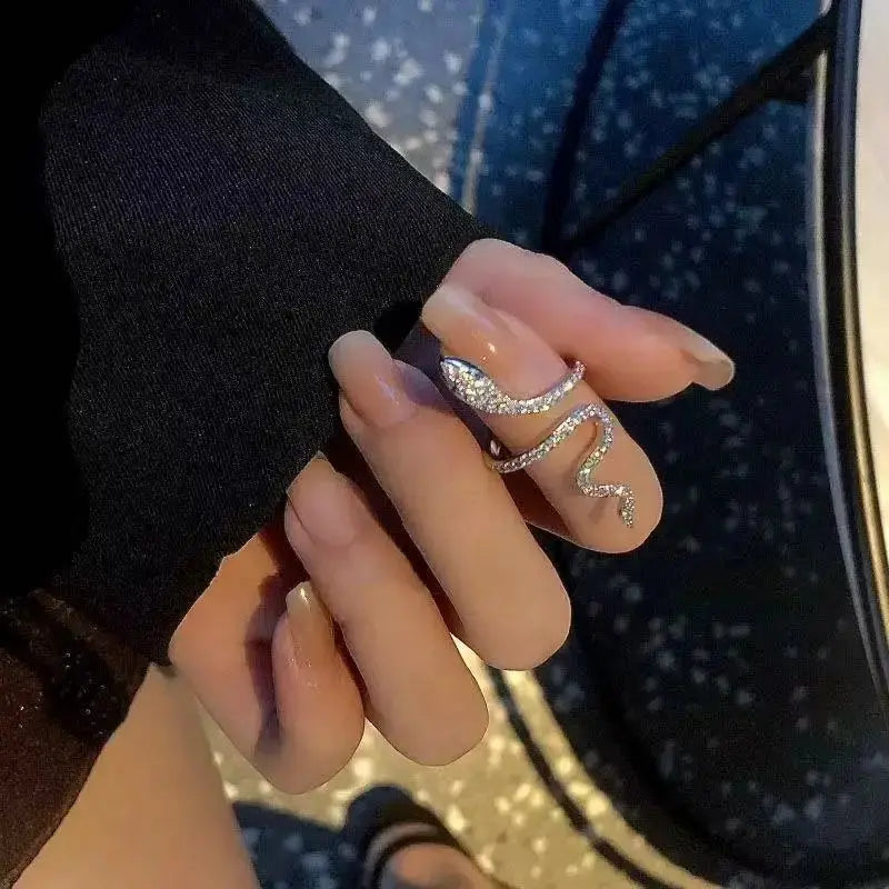 Retro Serpentine Rhinestone Open Ring - Black & Elva