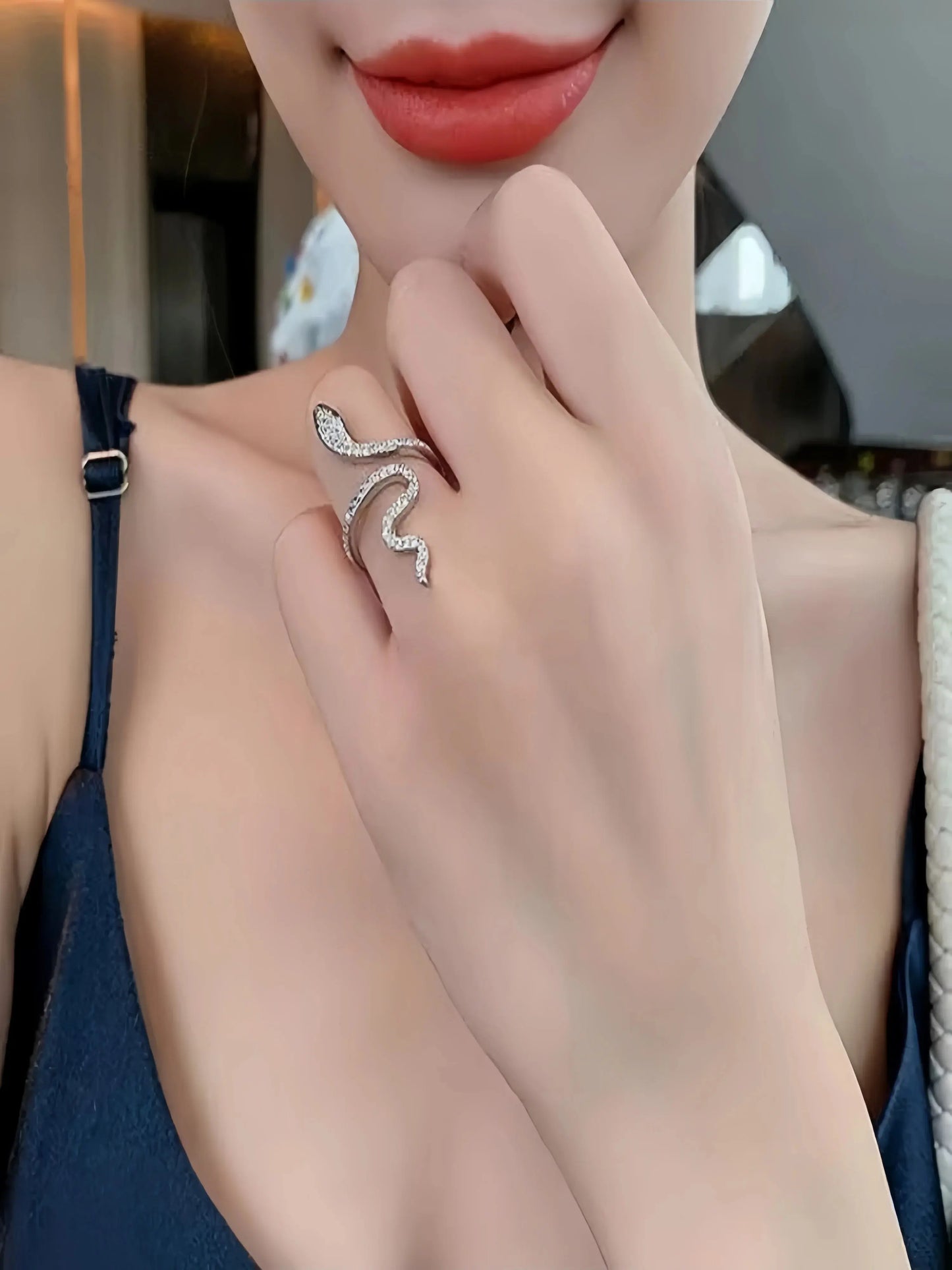Retro Serpentine Rhinestone Open Ring - Black & Elva