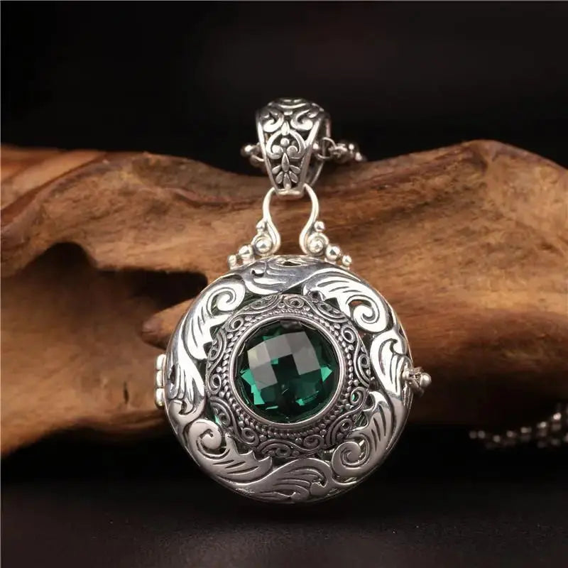 Retro Photo Box Necklace - Black & Elva