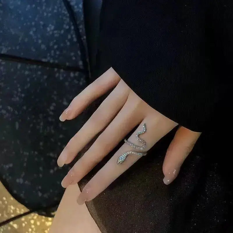 Retro Serpentine Rhinestone Open Ring - Black & Elva