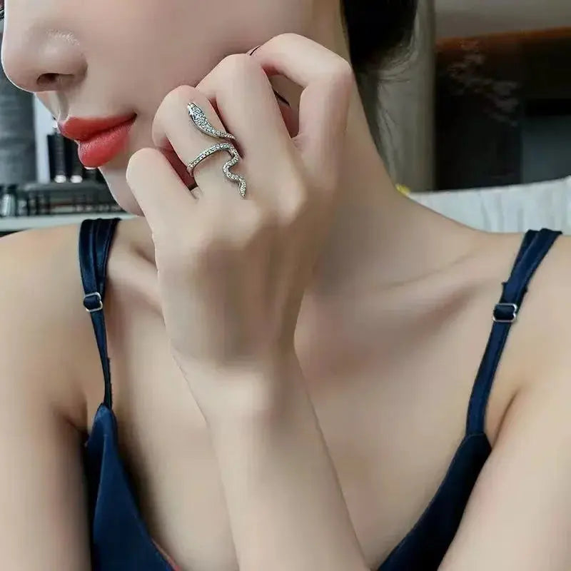 Retro Serpentine Rhinestone Open Ring - Black & Elva