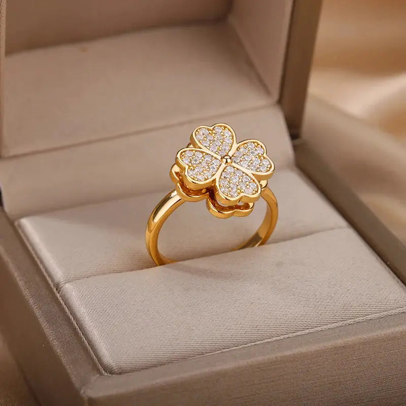 Rotatable Clover Ring - Black & Elva