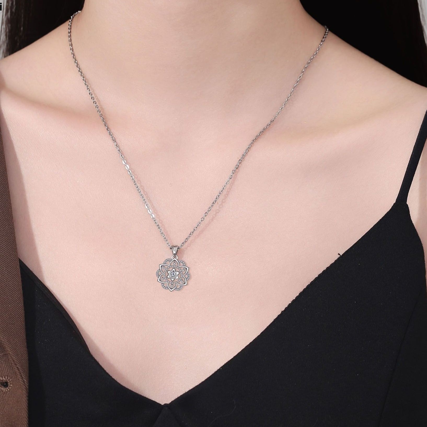 High-grade Niche Retro Lotus Pendant Women's Necklace - Black & Elva