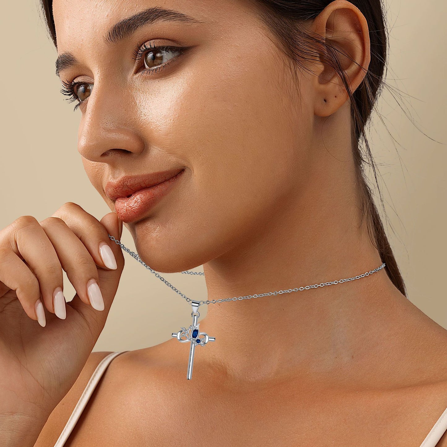 European And American High-grade Vintage Cross Necklace Female Butterfly Clavicle Chain - Black & Elva