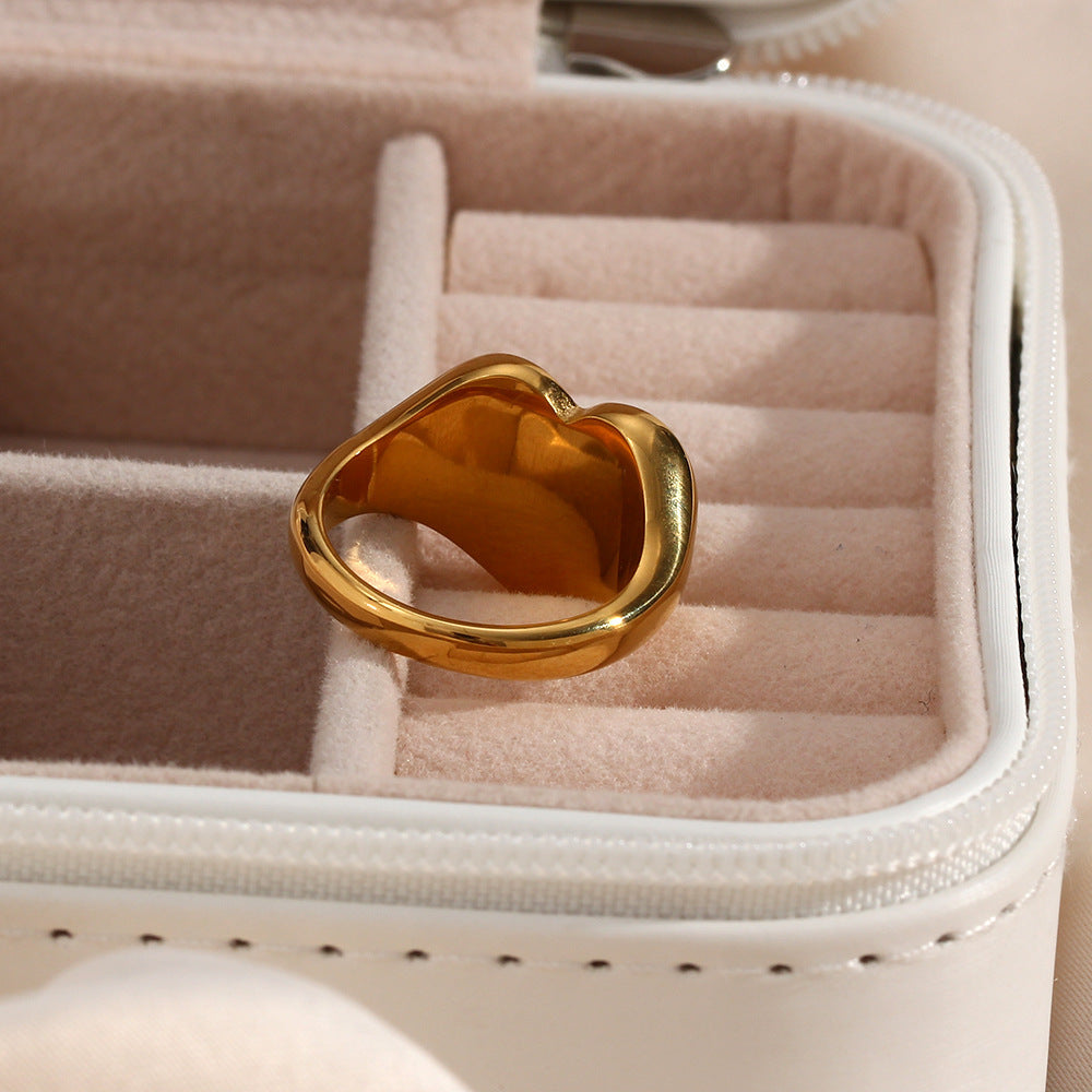Heart-shaped English Ring Ornament Women - Black & Elva
