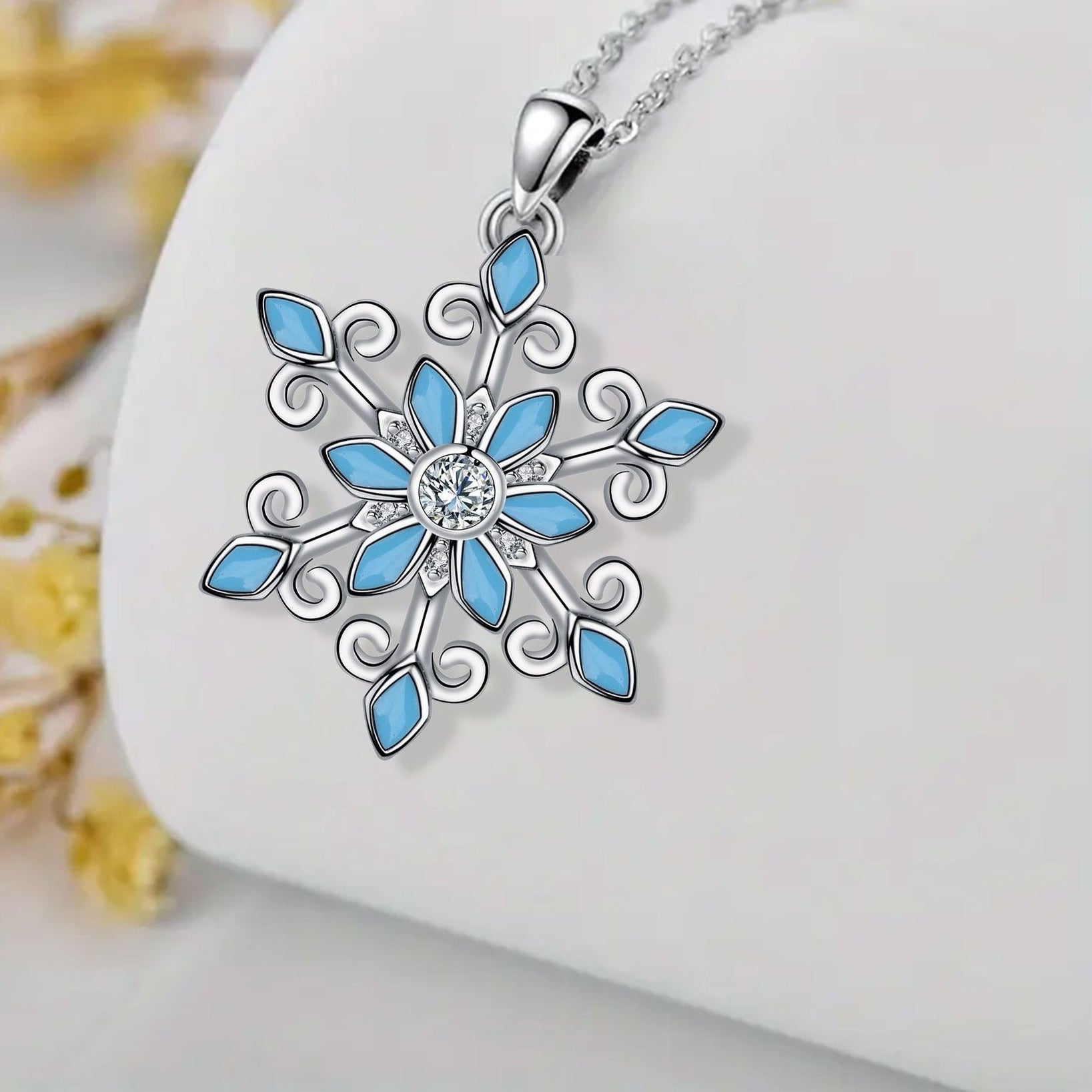 Temperament Design Romantic Snowflake Pendant Necklace - Black & Elva