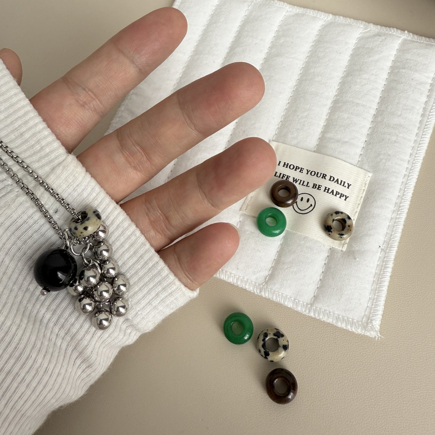 Niche Tigereye Titanium Steel Grape Cluster Ball Design Sense All-match Sweater Chain - Black & Elva