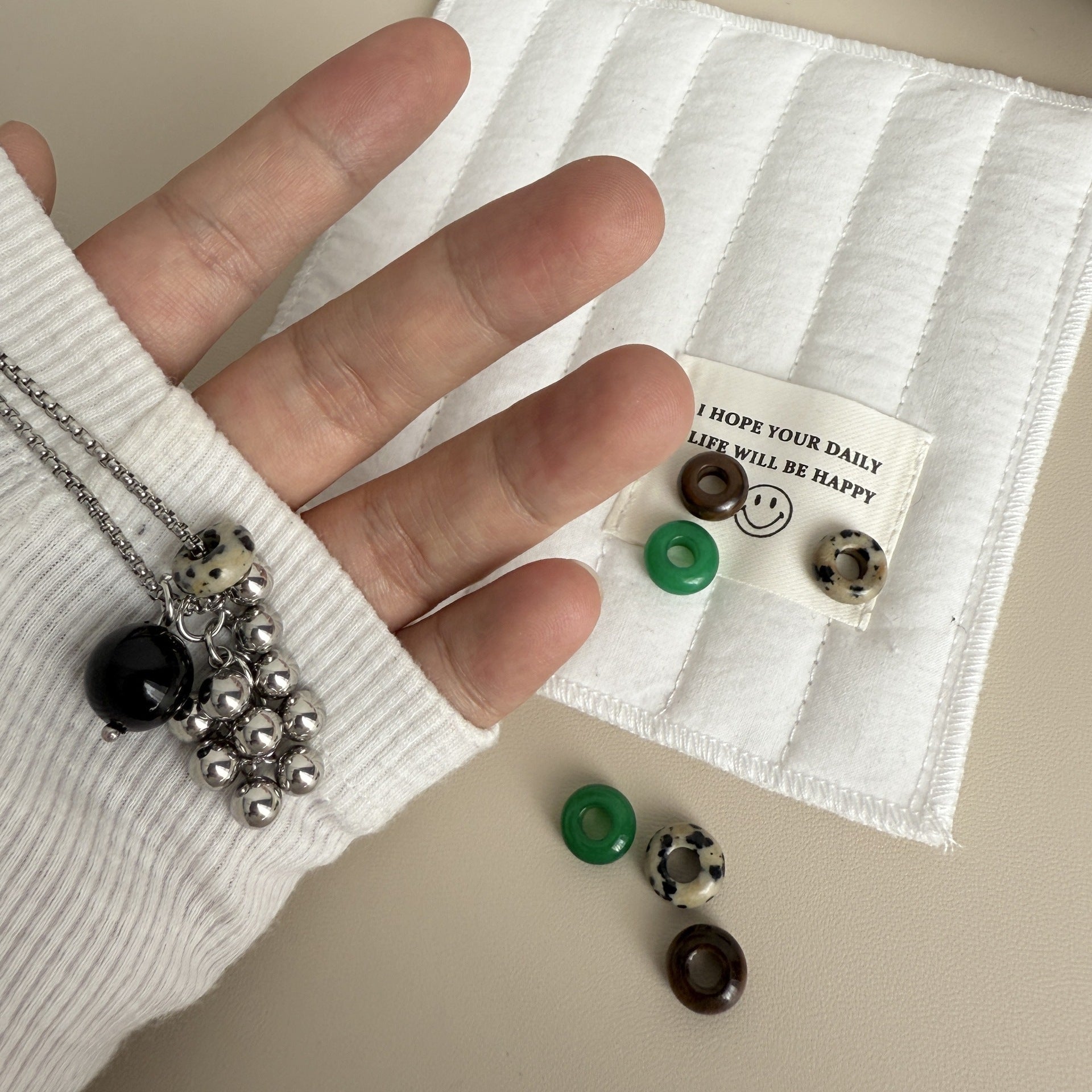 Niche Tigereye Titanium Steel Grape Cluster Ball Design Sense All-match Sweater Chain - Black & Elva