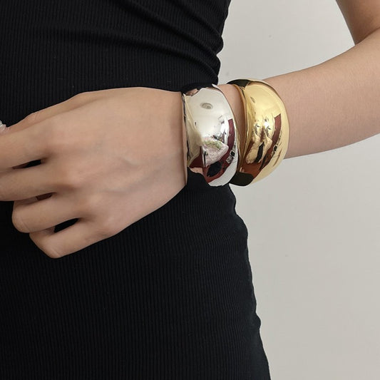 Niche Wide Metal Curved Glossy Bracelet Light Luxury High Sense - Black & Elva