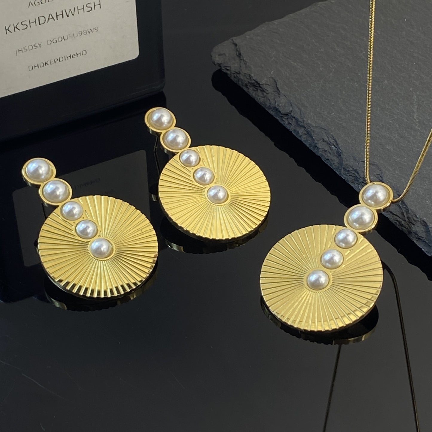 Simple Gold Eight Awn Star Titanium Steel Necklace - Black & Elva