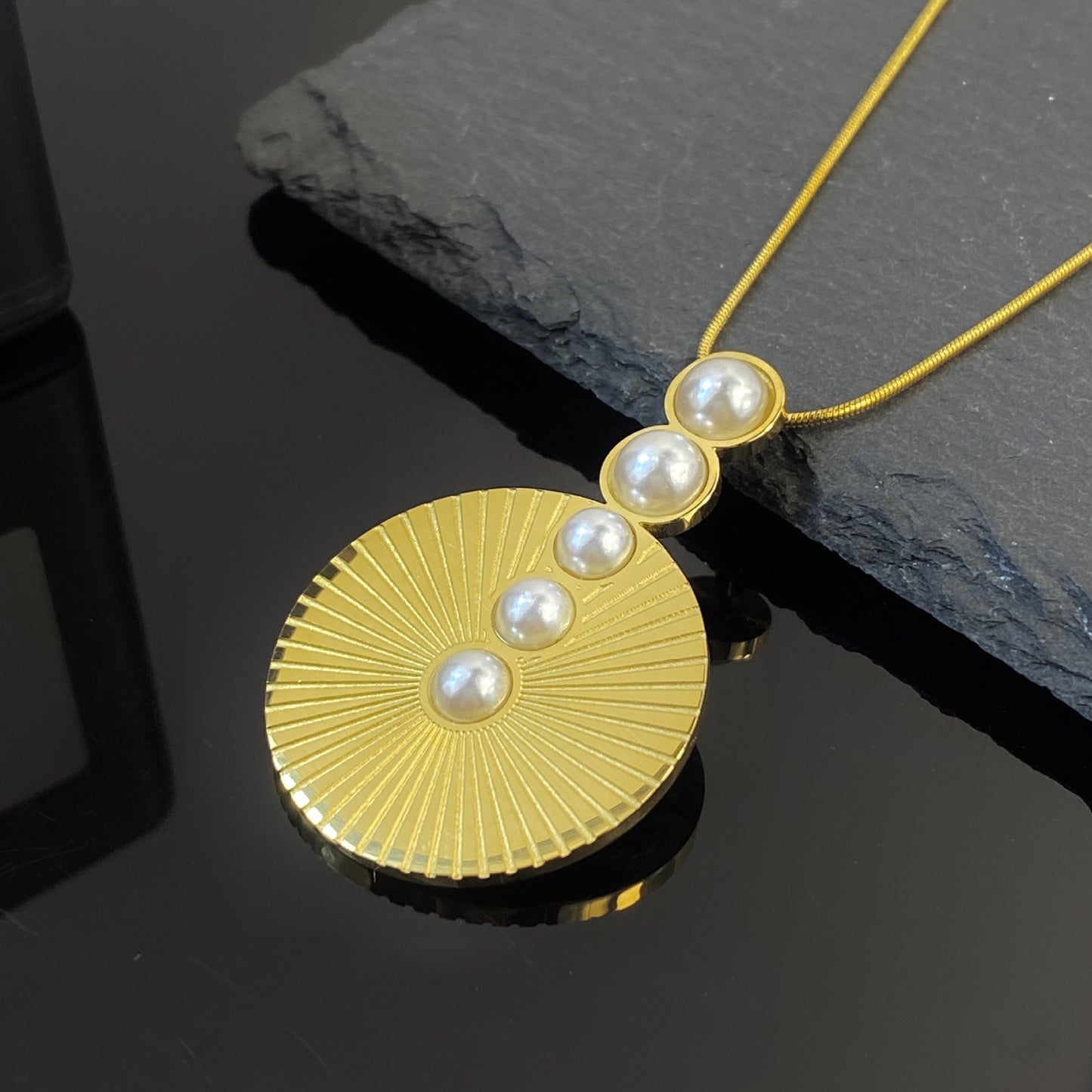 Simple Gold Eight Awn Star Titanium Steel Necklace - Black & Elva