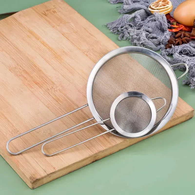 Stainless Steel Flour Sifter - Black & Elva
