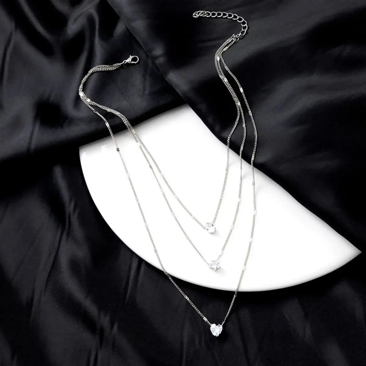 Star Pendant Necklace - Black & Elva