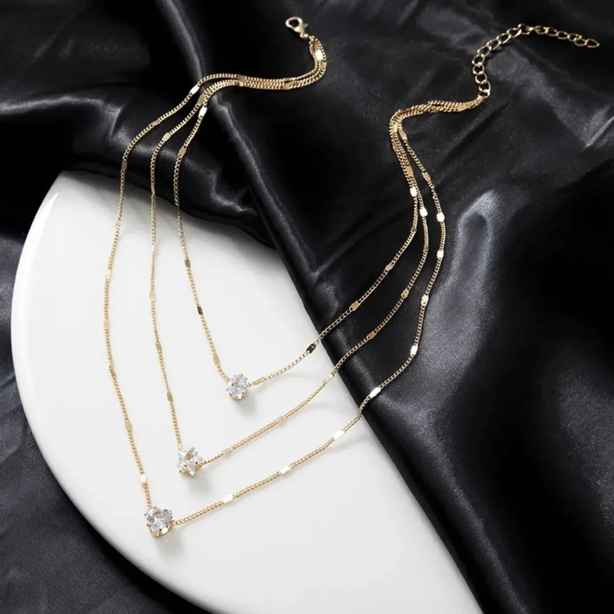 Star Pendant Necklace - Black & Elva