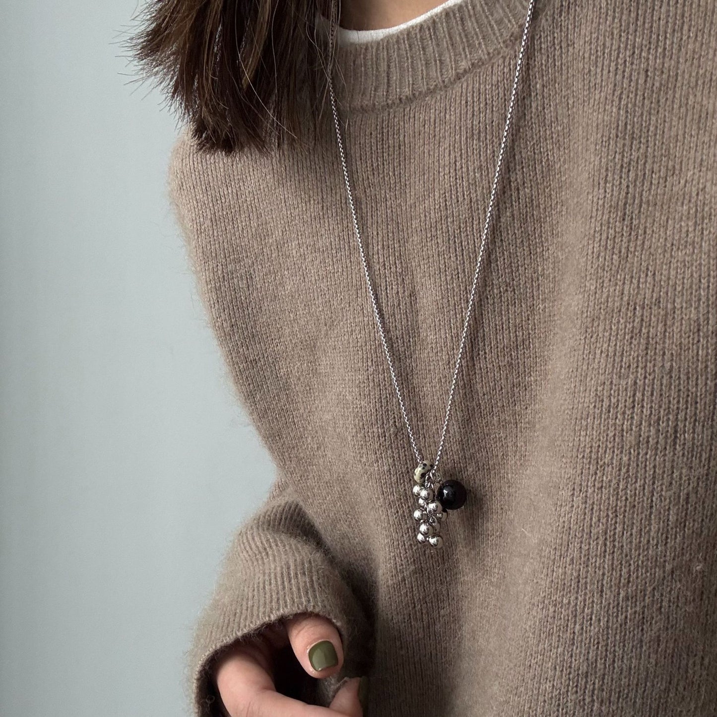 Niche Tigereye Titanium Steel Grape Cluster Ball Design Sense All-match Sweater Chain - Black & Elva