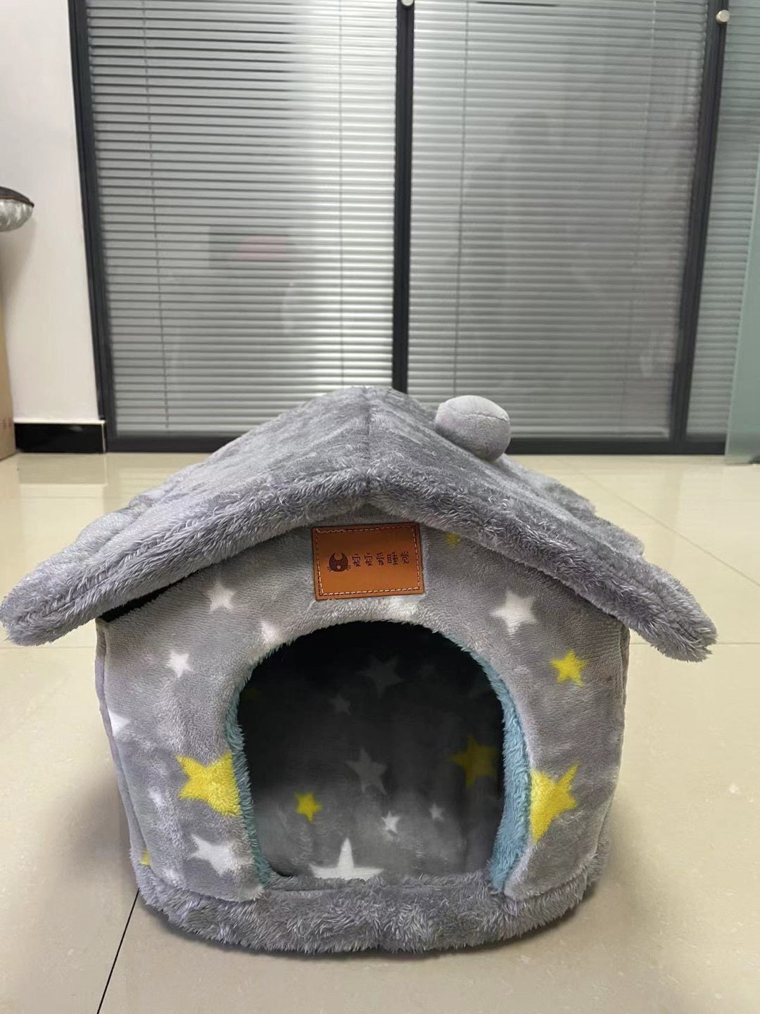Foldable Warm Dog & Cat House – Enclosed Pet Bed for Winter Comfort - Black & Elva