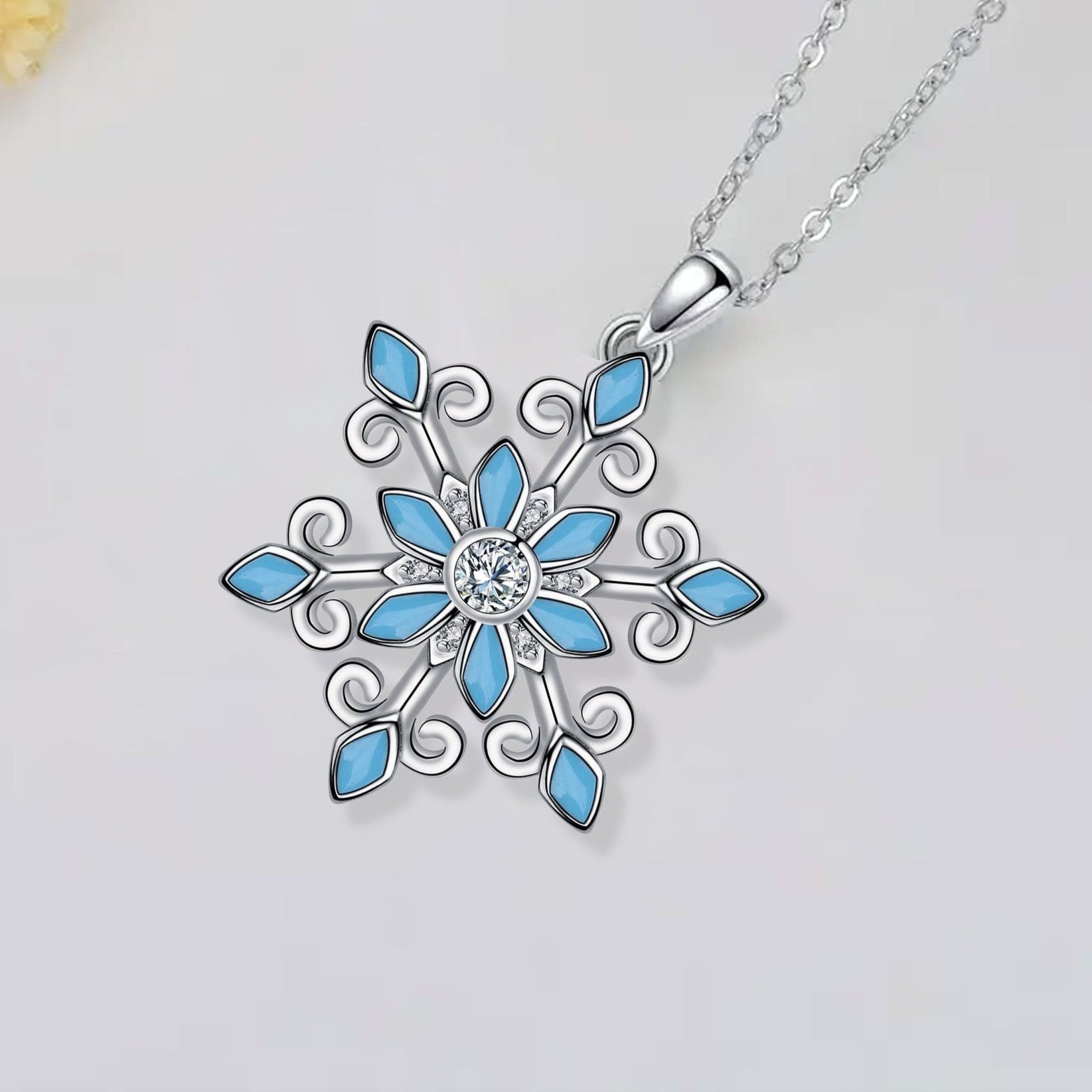 Temperament Design Romantic Snowflake Pendant Necklace - Black & Elva