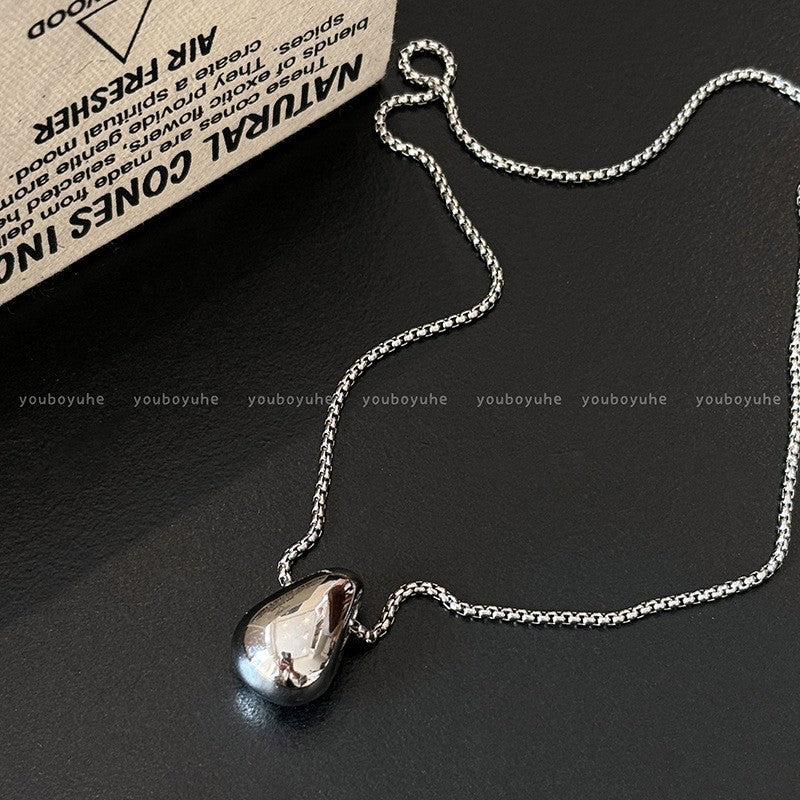 Niche Tigereye Titanium Steel Grape Cluster Ball Design Sense All-match Sweater Chain - Black & Elva